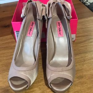 Betsey Johnson rhinestone satin pumps size 9
